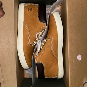 Women’s 6.5 Timberland chukka sneaker